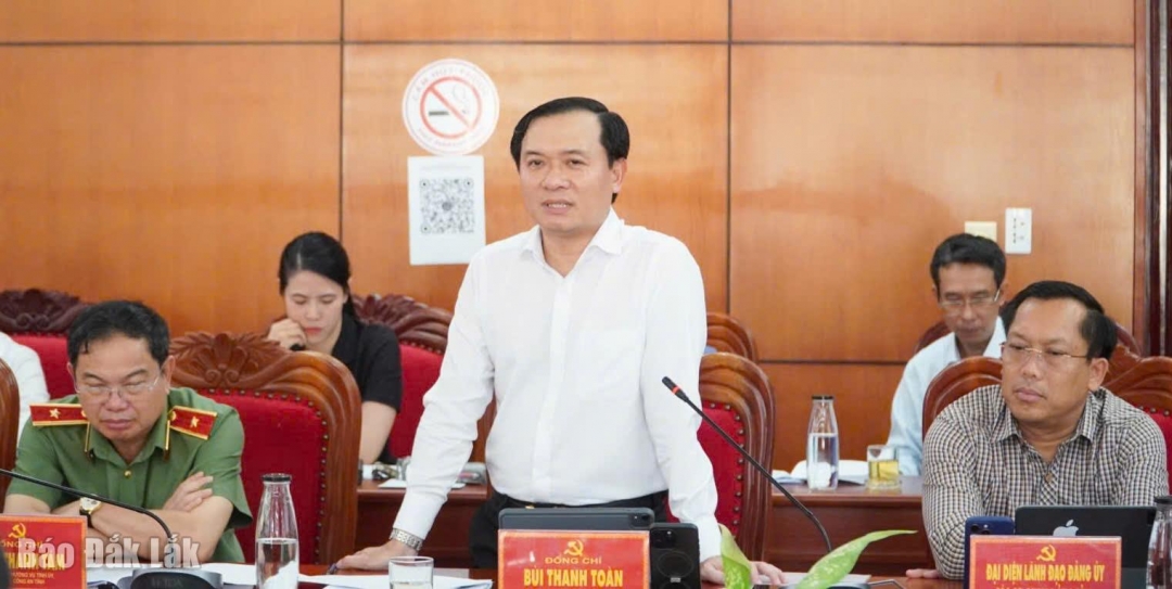 Giám đốc Sở Khoa học và Công nghệ Bùi Thanh Toàn phát biểu tại phiên họp.