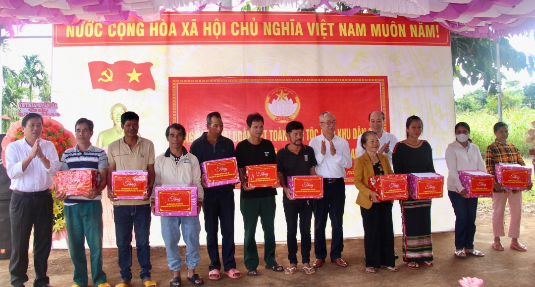 Lãnh đạo tỉnh và lãnh đạo địa phương