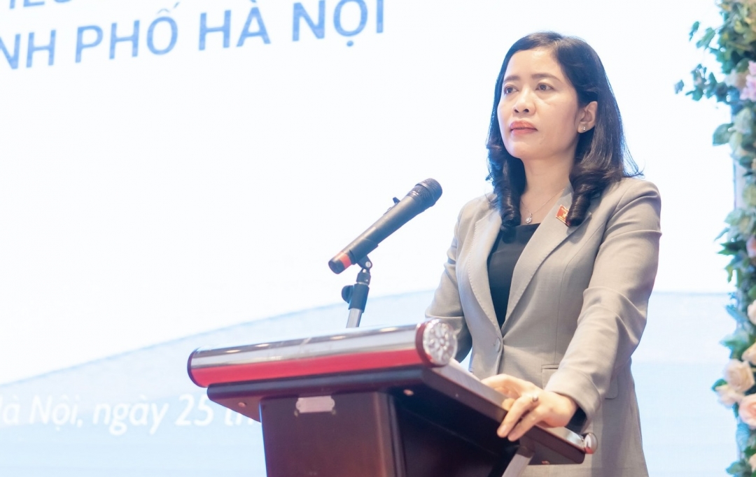 Phó trưởng đoàn phụ trách Đoàn đại biểu Quốc Hội tỉnh Lê Thị Thanh Xuân phát biểu tại buổi gặp mặt.