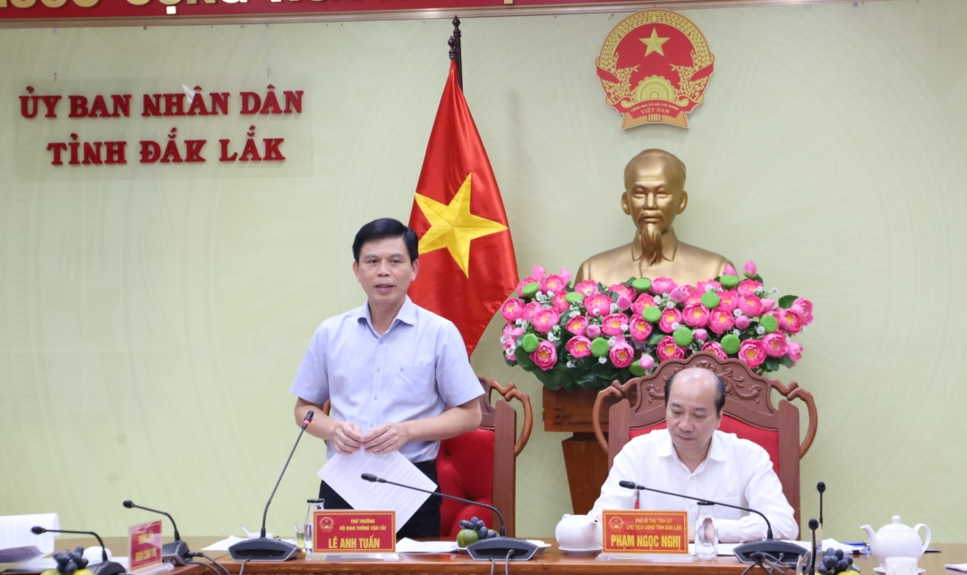 Thứ trưởng Bộ GTVT Lê Anh Tuấn phát biểu kết luận tại buổi làm việc.