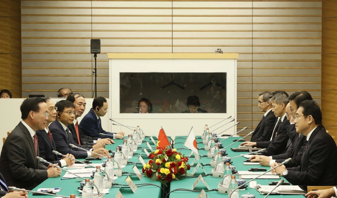 Chủ tịch nước Võ Văn Thưởng hội đàm với Thủ tướng Nhật Bản Kishida Fumio. (Ảnh: Thống Nhất/TTXVN