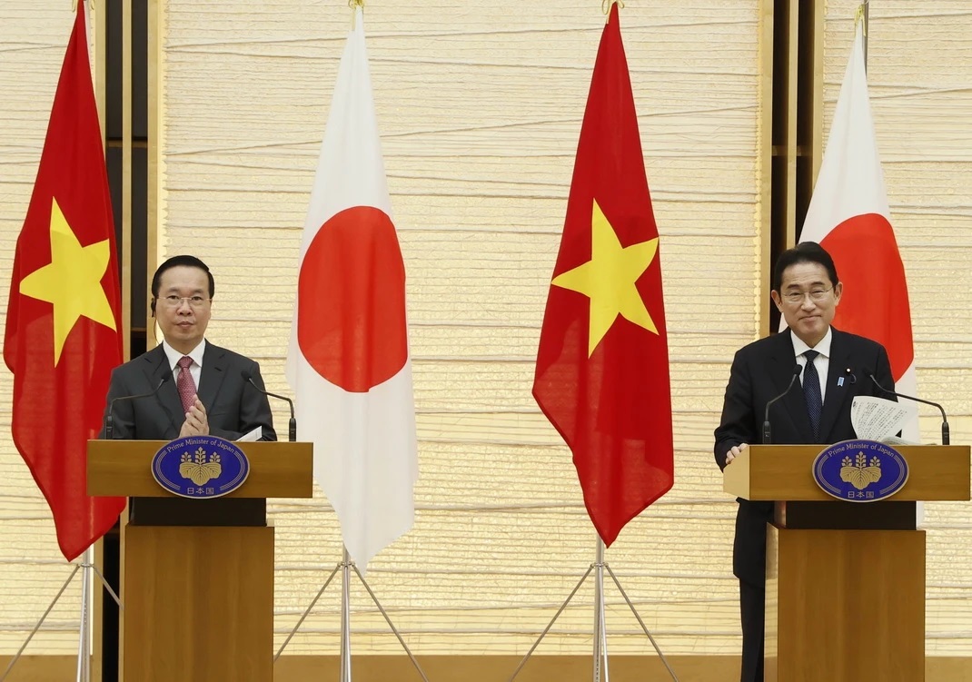 Chủ tịch nước Võ Văn Thưởng và Thủ tướng Nhật Bản Kishida Fumio tại cuộc gặp gỡ báo chí. (Ảnh: Thống Nhất/TTXVN