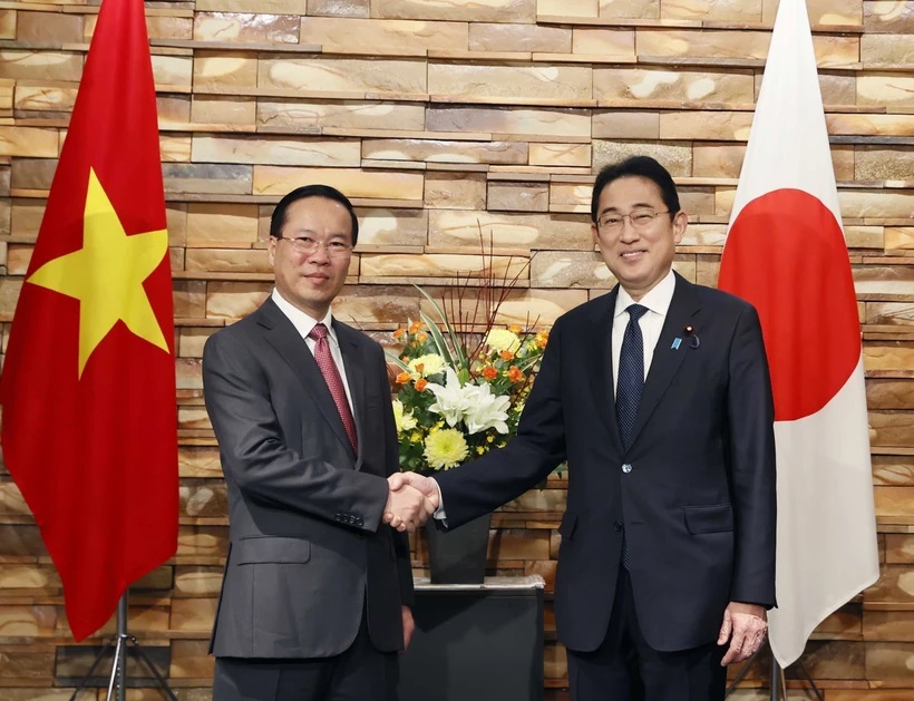 Chủ tịch nước Võ Văn Thưởng với Thủ tướng Nhật Bản Kishida Fumio. (Ảnh: Thống Nhất/TTXVN