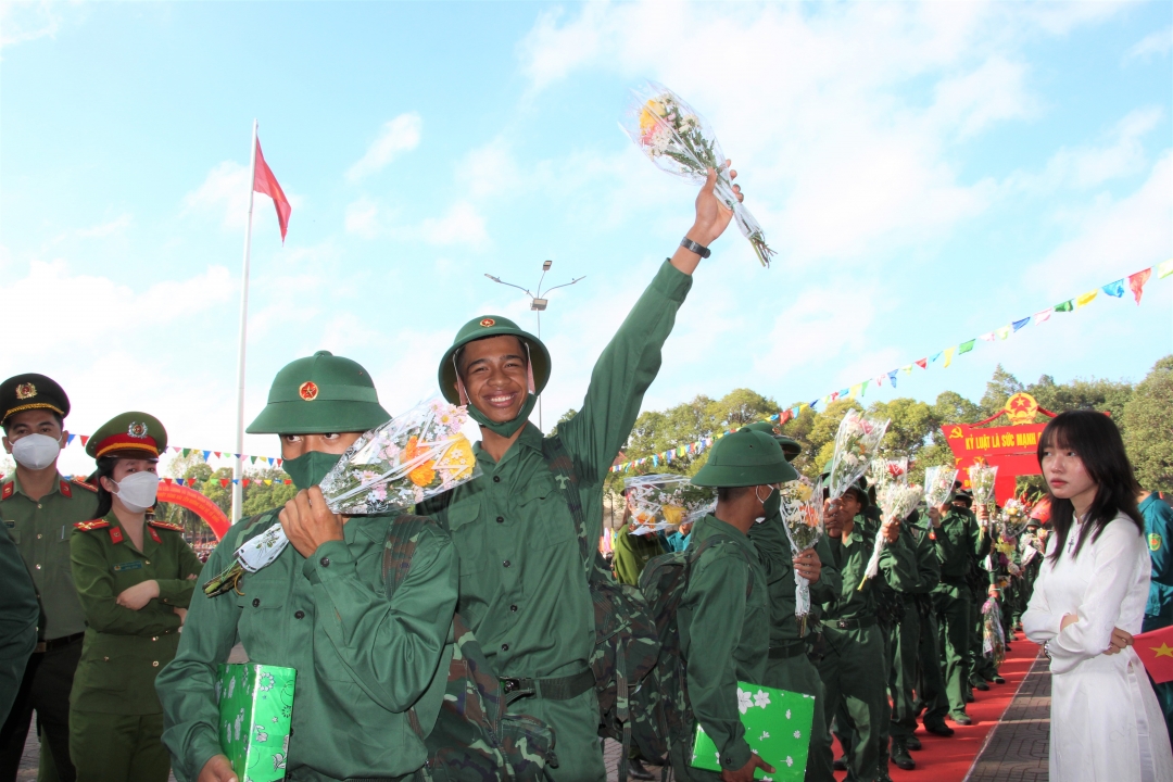 Thanh niên Đắk Lắk lên đường thực hiện nghĩa vụ quân sự năm 2023. 