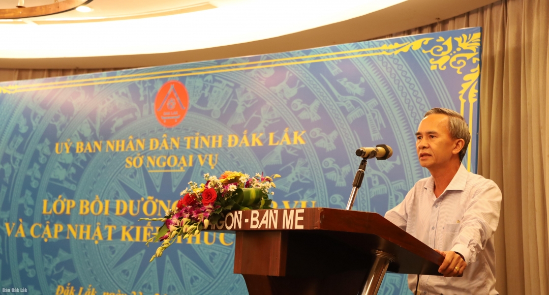 Giám đốc Sở Ngoại vụ Phạm Văn Phước phát biểu khai mạc.