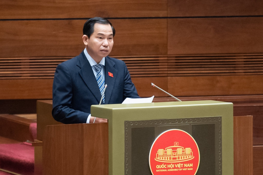 Chủ nhiệm Ủy ban Tài chính, Ngân sách của Quốc hội Lê Quang Mạnh trình bày Báo cáo giải trình, tiếp thu, chỉnh lý dự thảo Nghị quyết về phương án phân bổ ngân sách trung ương năm 2024. Ảnh: quochoi.vn