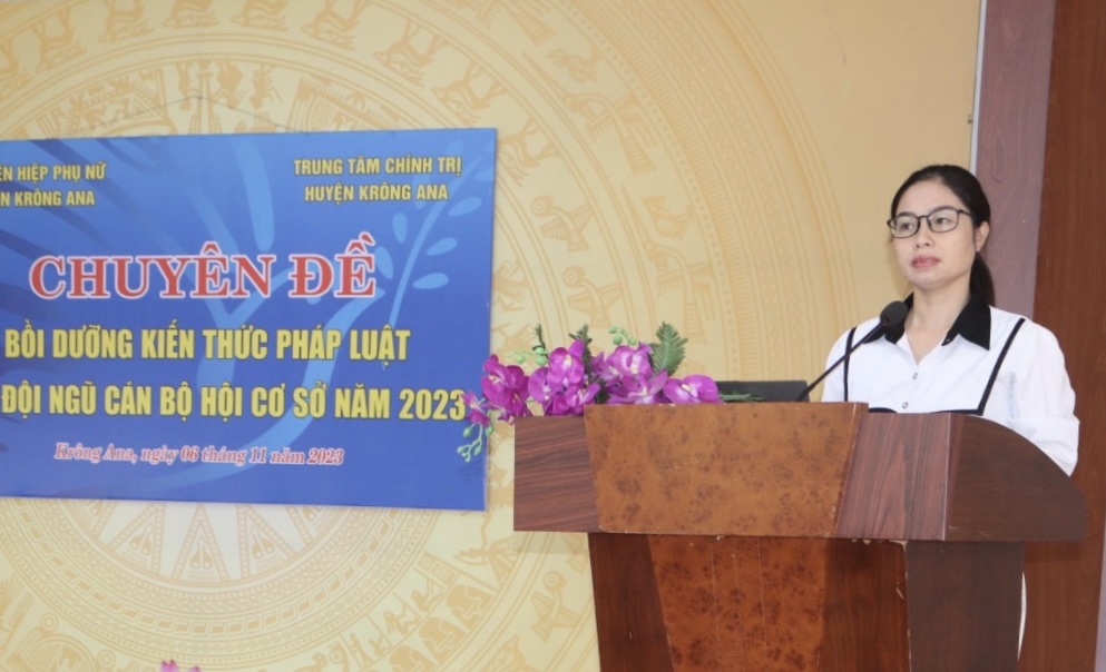 Tuyên truyền, phổ biến các nội dung cơ bản của Luật Dân chủ cơ sở năm 2022 (Đ/c Lê Thị Thanh Hảo – CT Hội LHPN huyện