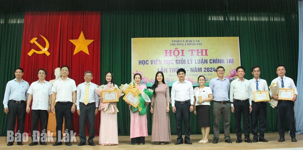 Hội thi Học viên học giỏi lý luận chính trị lần thứ IV - năm 2024 do Trường Chính trị tỉnh tổ chức là một trong những hoạt động thiết thực chào mừng 120 năm Ngày thành lập tỉnh Đắk Lắk.