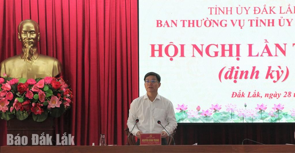 Ủy viên Trung ương Đảng, Bí thư Tỉnh ủy Đắk Lắk Nguyễn Đình Trung phát biểu tại Hội nghị Ban Thường vụ Tỉnh ủy.