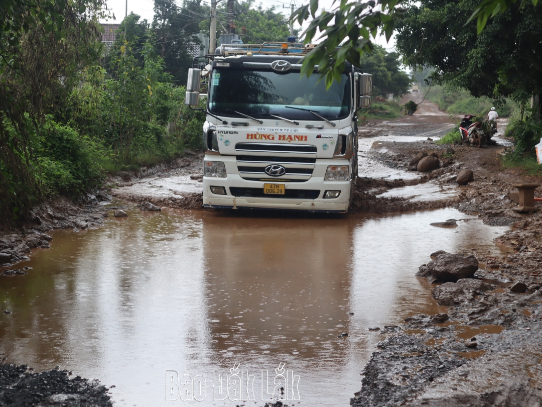 Đoạn đầu công trình đường Hồ Chí Minh đoạn tránh phía Đông TP. Buôn Ma Thuột thời điểm chưa khắc phục.