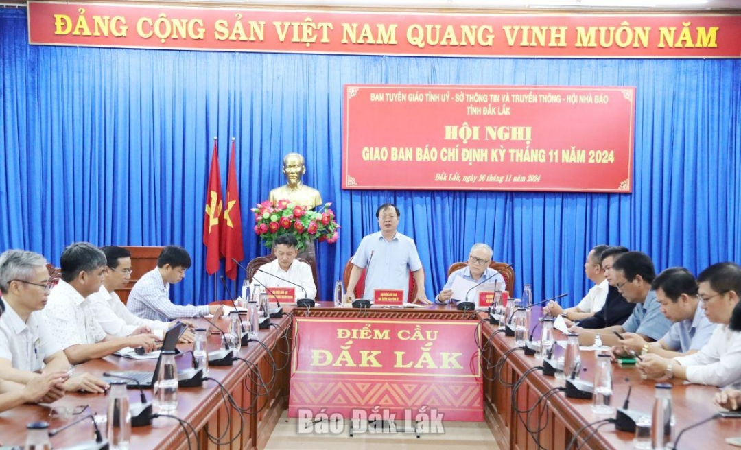 Phó trưởng Ban Thường trực Ban Tuyên giáo Tỉnh ủy Huỳnh Chiến Thắng phát biểu tại hội nghị.