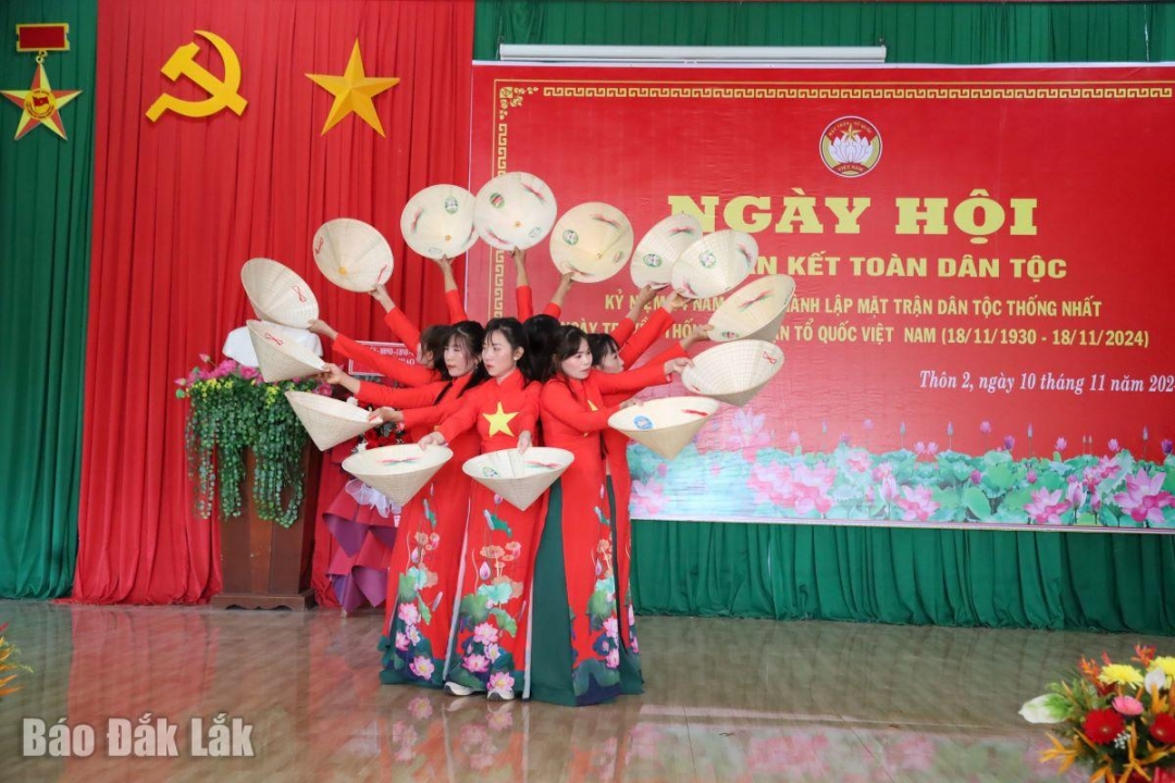 Tiết mục văn nghệ do nhân dân thôn 2 biểu diễn.