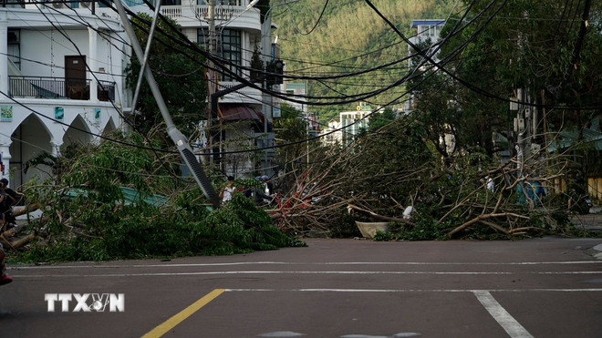 Cảnh tượng tan hoang sau bão số 13 tại Gia Lai.