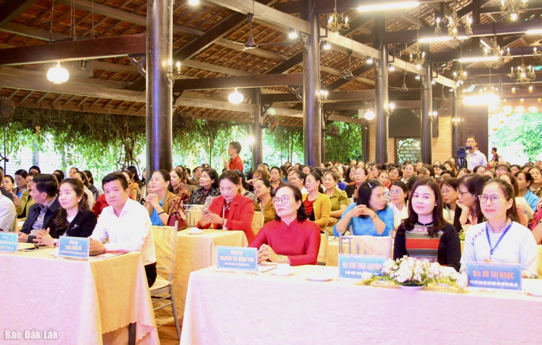 Báo Dân Xã Các đại biểu tham dự Lễ khai mạc.