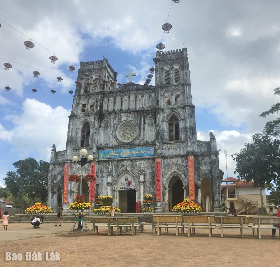 Kiến trúc đặc sắc của nhà thờ cổ Mằng Lăng Kiến trúc đặc sắc của nhà thờ cổ Mằng Lăng