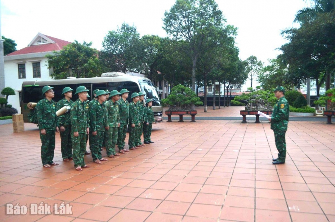 Lãnh đạo Ban Chỉ huy Bộ đội Biên phòng tỉnh quán triệt trước khi lực lượng làm nhiệm vụ.