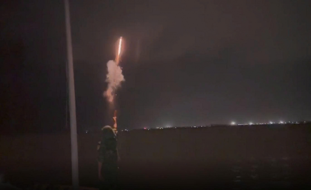 Hải đội Biên phòng 2 tổ chức bắn pháo hiệu báo bão số 15.