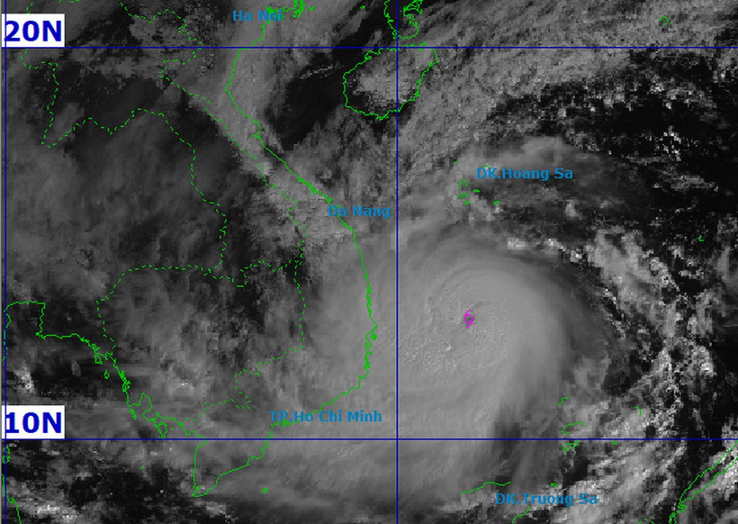 Bão Kalmaegi giật cấp 17, cách Quy Nhơn khoảng 310 km. Ảnh: Trung tâm Khí tượng Thủy văn Quốc gia
