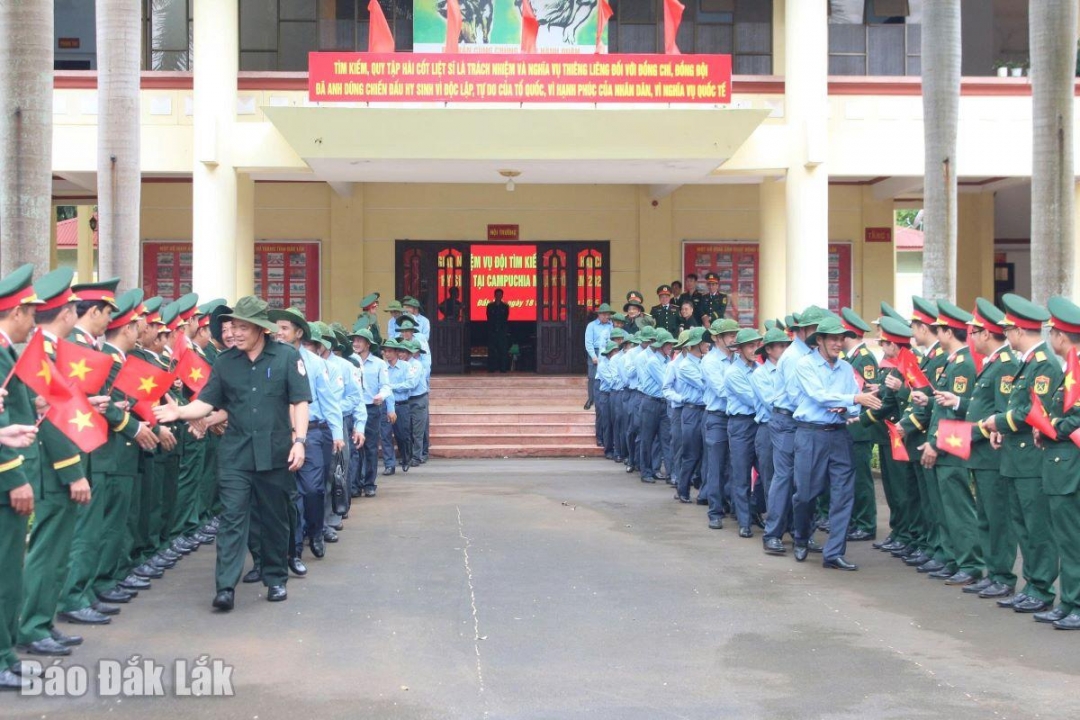 Lễ tiễn cán bộ, chiến sĩ Đội K51 xuất quân, lên đường làm nhiệm vụ tìm kiếm, quy tập hài cốt liệt sĩ hy sinh tại Campuchia.