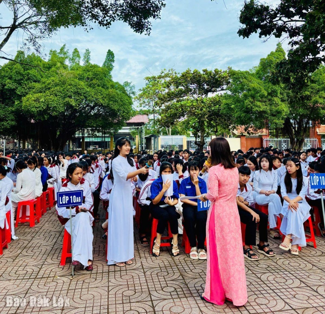 Tuyên truyền phòng chống bạo lực học đường, bình đẳng giới được các trường học trên địa bàn xã Ea Wer thường xuyên thực hiện.