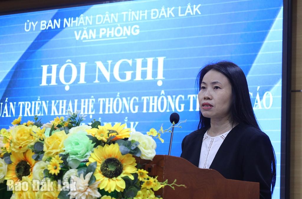 Phó Chánh Văn phòng Tỉnh ủy Châu Thị Hồng Mai phát biểu khai mạc hội nghị tập huấn.