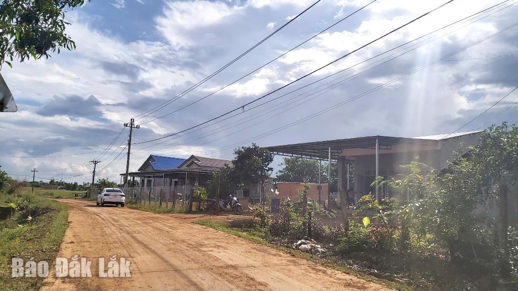 Đường giao thông thôn 19, xã Ea Rốk được đầu tư bê tông hóa từ nguồn vốn của Chương trình 1719.