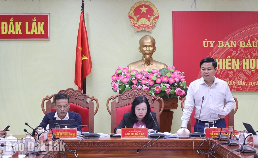 Tỉnh ủy viên, Phó Chủ tịch HĐND tỉnh Đỗ Thái Phong nêu ý kiến tại phiên họp.