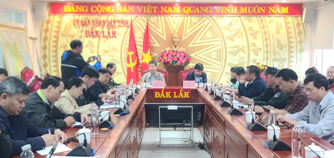 Đồng chí Tạ  Anh Tuấn, Phó Bí thư Tỉnh ủy, Chủ tịch UBND tỉnh phát biểu chỉ đạo cuộc họp.