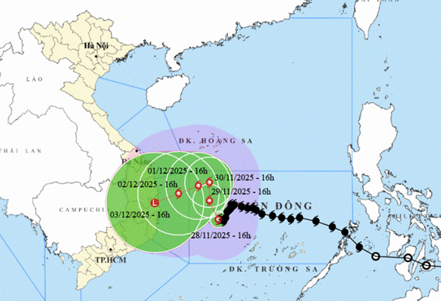 Dự báo vị trí và hướng đi bão số 15 lúc 17 giờ ngày 28/11. Ảnh: Trung tâm Dự báo khí tượng thủy văn quốc gia