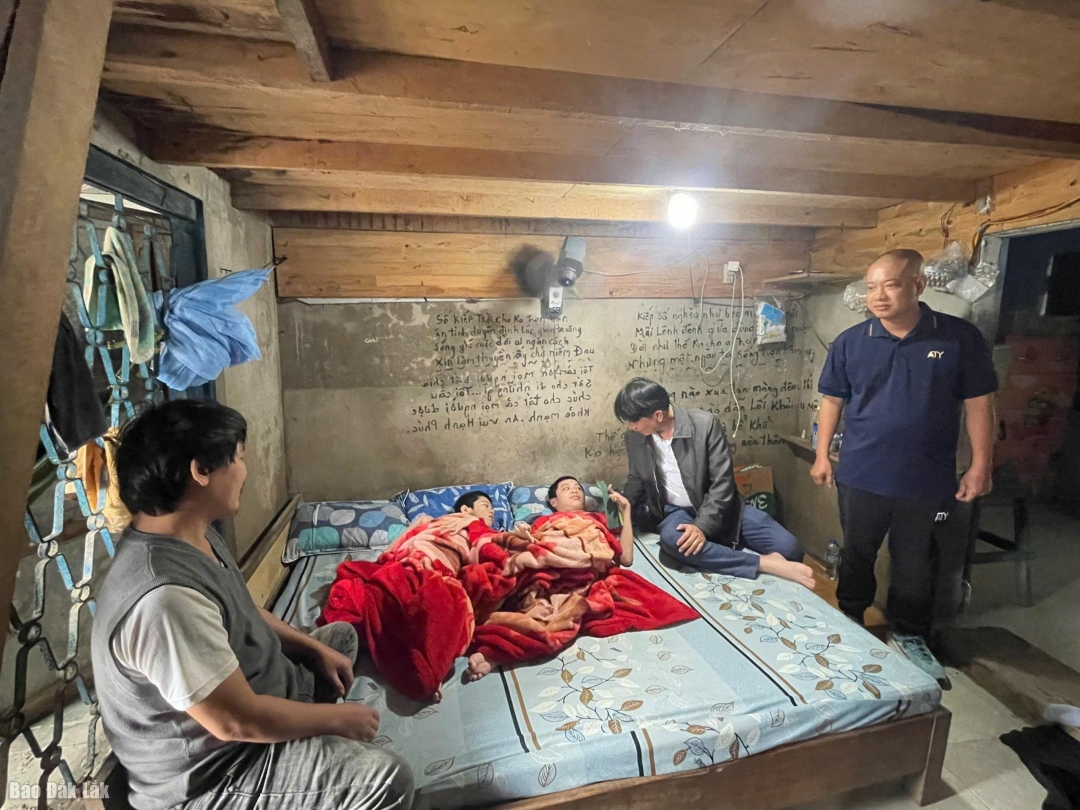 Thăm hỏi gia đình ông Phạm Trung Tâm (phường Tuy Hoà).