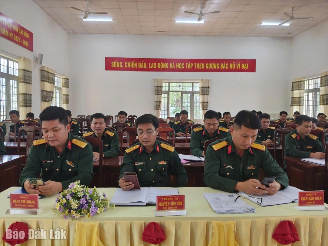 Cán bộ, đảng viên Ban Chỉ huy Phòng thủ Khu vực