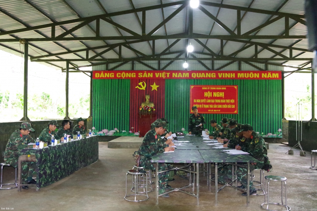 Hội nghị ra nghị quyết lãnh đạo Trung đoàn thực hiện nhiệm vụ ở trạng thái sẵn sàng chiến đấu cao.