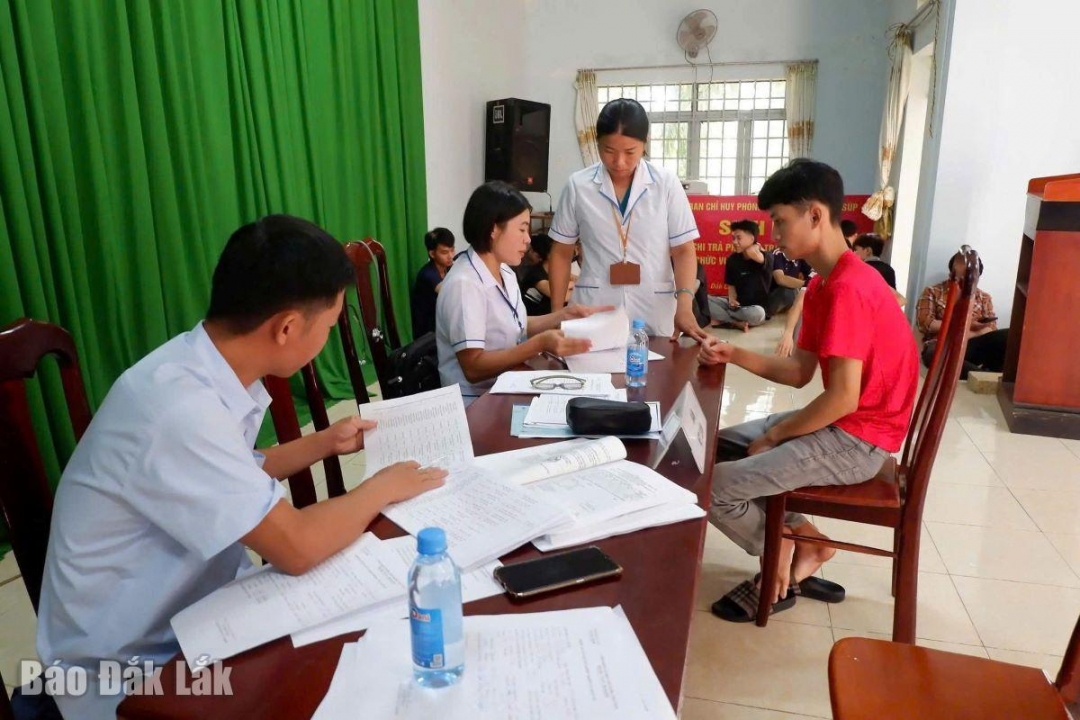 Khám sức khỏe nghĩa vụ quân sự.