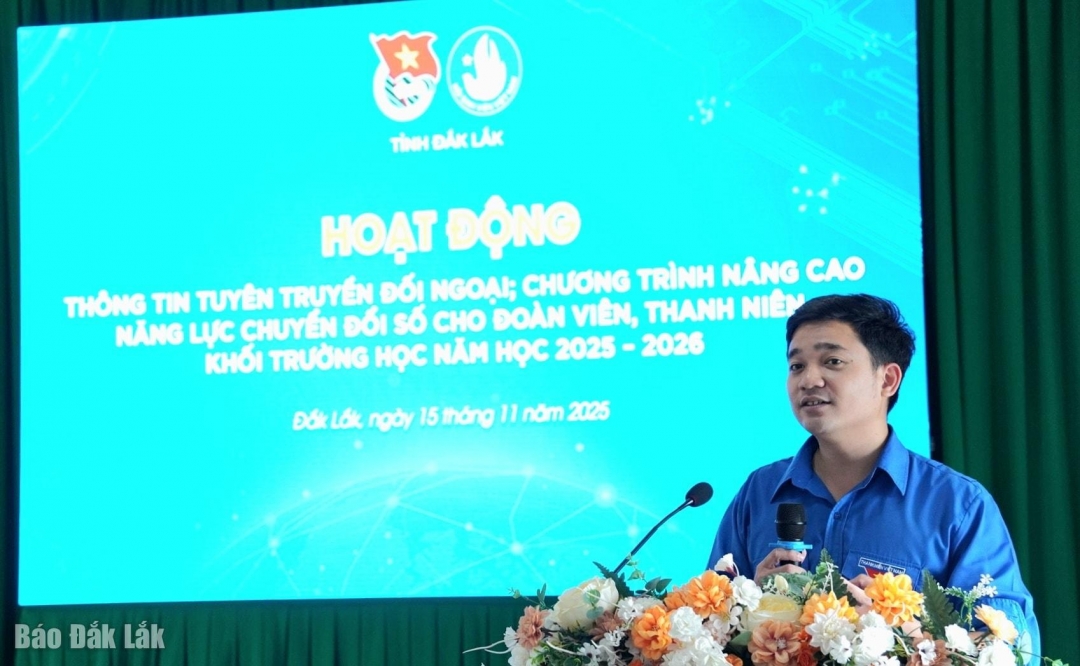 Báo cáo viên thông tin