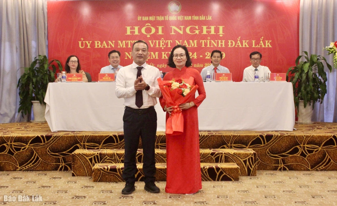 Phó Bí thư Tỉnh ủy, Chủ tịch Ủy ban MTTQ Việt Nam tỉnh Y Giang Gry Niê Knơng