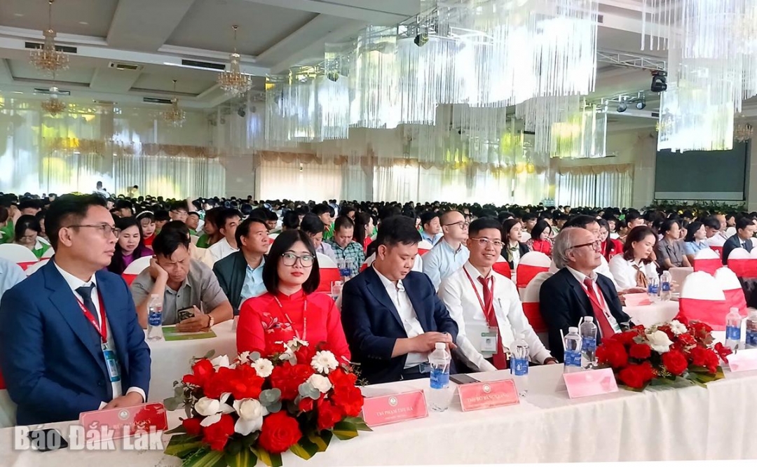 Các đại biểu dự lễ khai giảng năm học 2025-2026 và kỷ niệm Ngày Nhà giáo Việt Nam (20/11). Ảnh: Trung Hiếu 