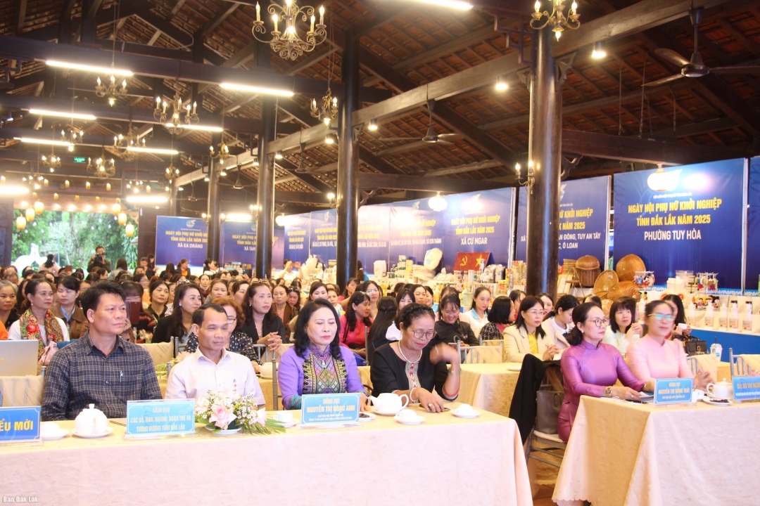 Diễn đàn “Phụ nữ khởi nghiệp với mô hình phát triển du lịch cộng đồng” Diễn đàn “Phụ nữ khởi nghiệp với mô hình phát triển du lịch cộng đồng”