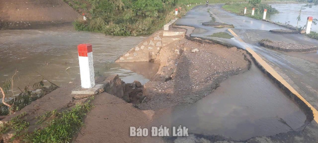 Quốc lộ 19C bị sạt lở, hư hỏng.