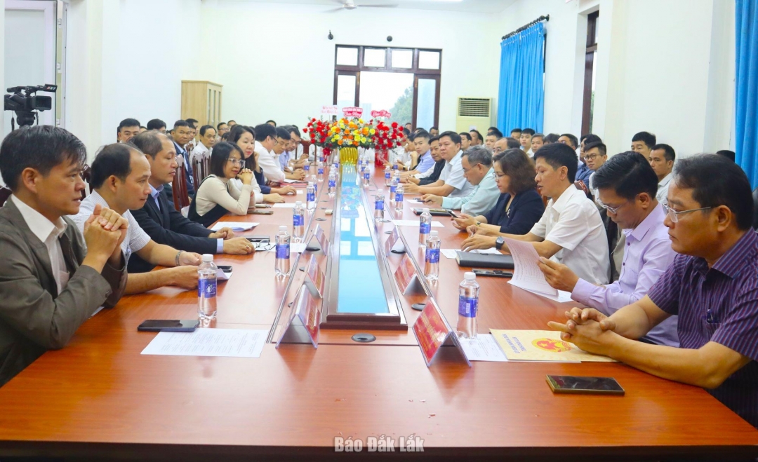 Các đại biểu dự hội nghị.