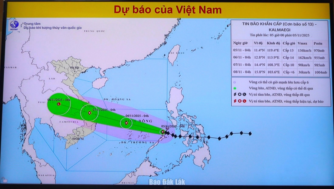 Bảng thông tin dự báo tình hình bão số 13 của Trung tâm Dự báo khí tượng thủy văn quốc gia.