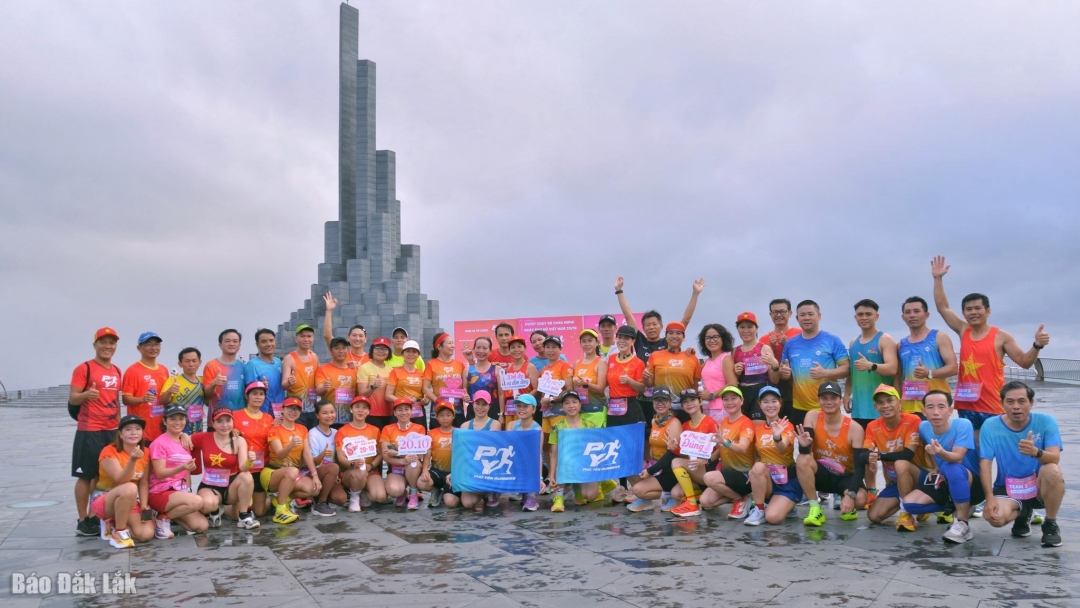 Tháp Nghinh Phong nằm trong lộ trình chạy theo kế hoạch giải trước đó.