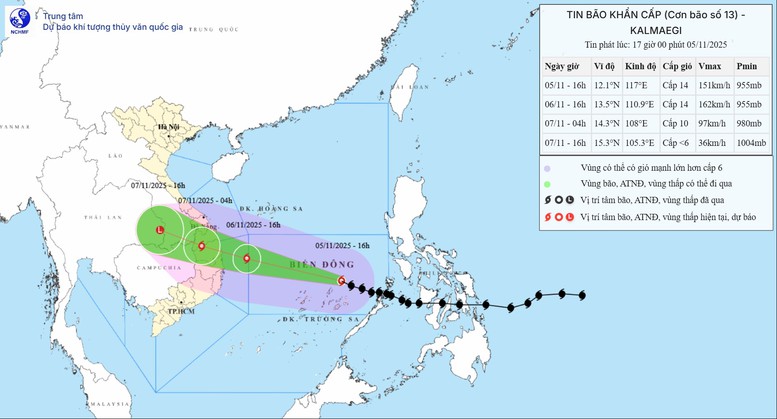 Bão số 13 đang di chuyển nhanh về phía vùng biển và đất liền khu vực Trung và Nam Trung Bộ nước ta. Ảnh: VGP