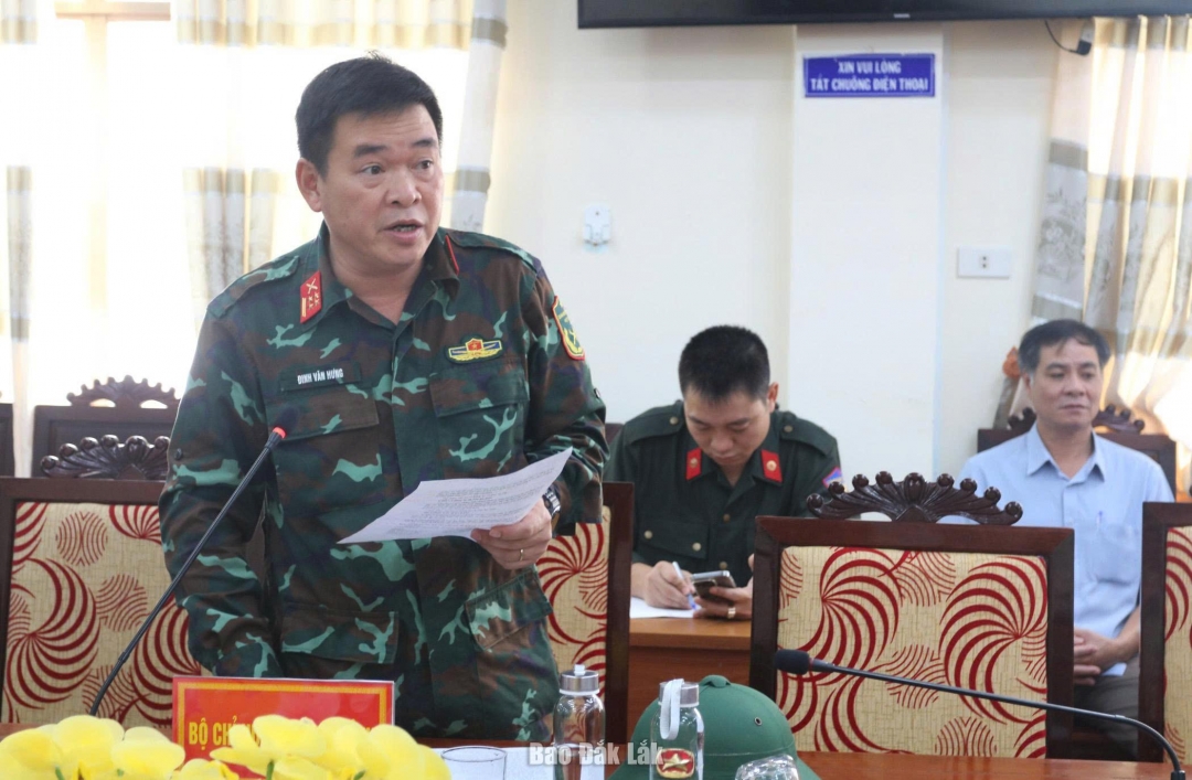 Lãnh đạo Bộ Chỉ huy Quân sự tỉnh phát biểu ý kiến tại buổi làm việc.