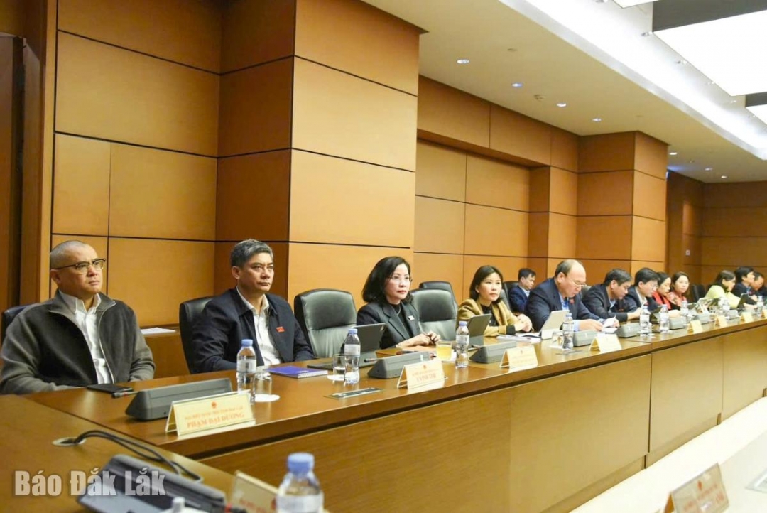 Đoàn ĐBQH tỉnh Đắk Lắk tham dự phiên thảo luận tại Tổ 15. Ảnh: Đoàn ĐBQH tỉnh cung cấp