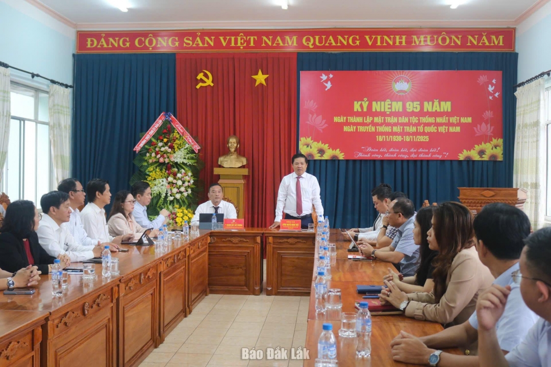 Ủy viên dự khuyết Trung ương Đảng, Bí thư Tỉnh ủy Lương Nguyễn Minh Triết phát biểu chúc mừng Ủy ban MTTQ Việt Nam tỉnh và MTTQ các cấp nhân kỷ niệm 95 năm Ngày truyền thống.