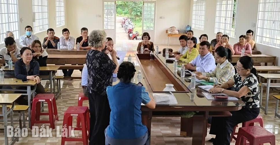 Hội viên chi hội nghề nghiệp chăn nuôi gà thả vườn tại buổi ra mắt