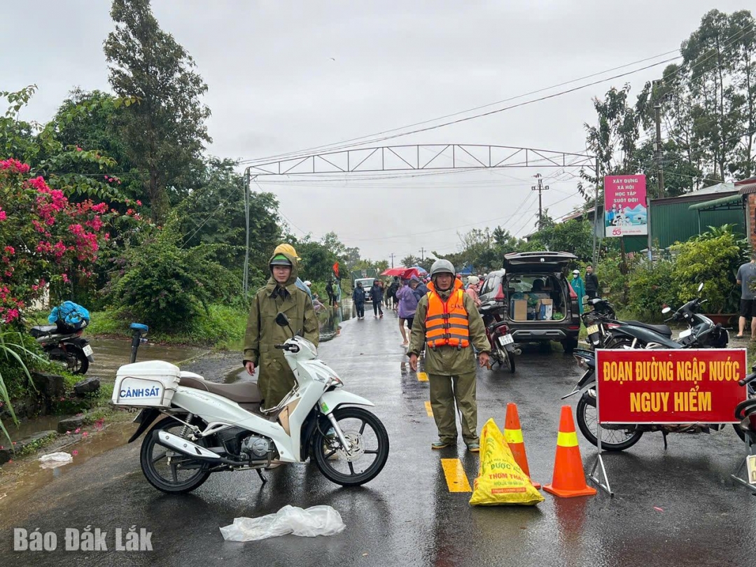 Lực lượng chức năng