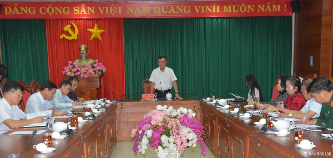 Quang cảnh cuộc họp.