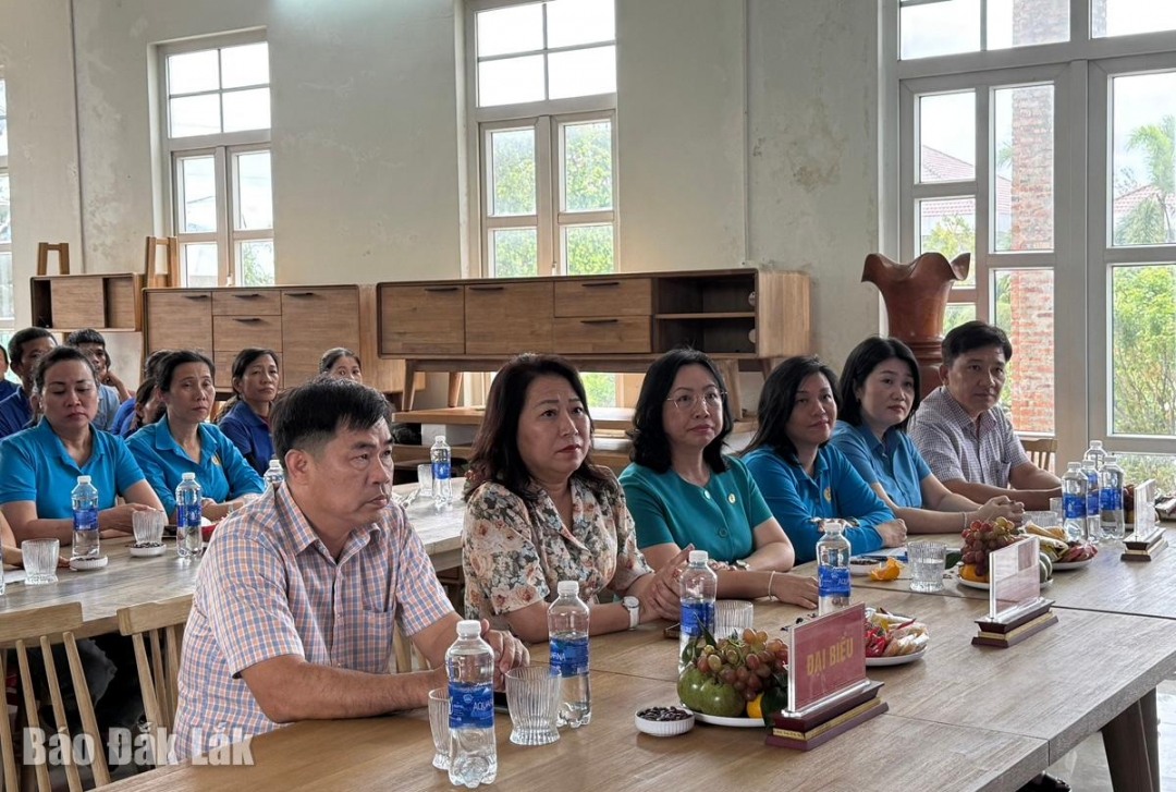 Các đại biểu tham dự chương trình.