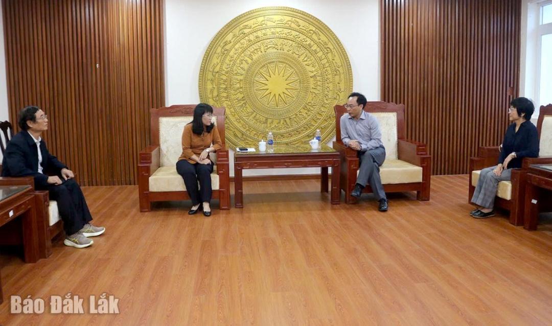 Phó Chủ tịch Thường trực UBND tỉnh Hồ Thị Nguyên Thảo cảm ơn sự đồng hành, hỗ trợ của Đại học Quốc gia Hà Nội.